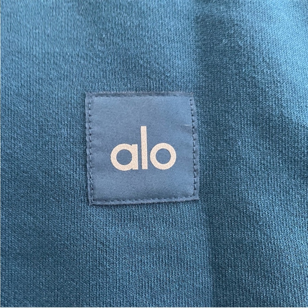 Alo Yoga Cropped In The Air short sleeve hoodie - Picture 9 of 10